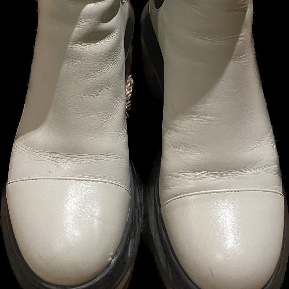 Stuart Weitzman Norah Lug-Sole Chelsea Boots
